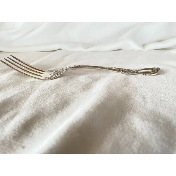 🌸 Antique Wallace Silverplate Cold Meat Serving Fork – 1902 Floral Pattern, 8" - Picture 5 of 9